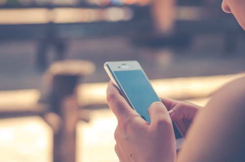 hands with phone